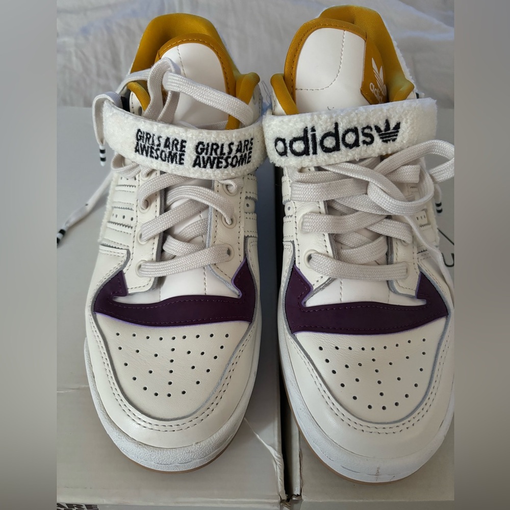 ADIDAS FORUM LOW W GIRLS SIZE 8.5 (WORN ONCE)